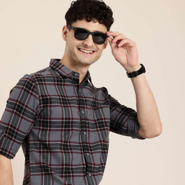Men Regular Fit Checkered Spread Collar Casual Shirt - Image 5
