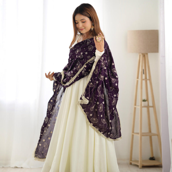Elegant Maroon Anarkali Bandhani Dupatta Set - Image 3