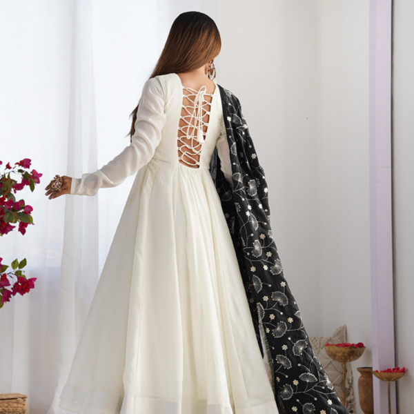 Elegant Maroon Anarkali Bandhani Dupatta Set - Image 5